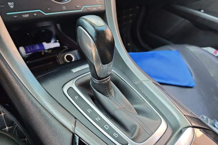 Used Ford Mondeo 2013 2.0L GTDi240 Luxury Sport Model Gear Lever