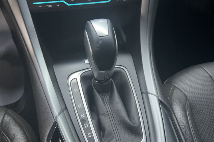 Used Ford Mondeo 2013 2.0L GTDi240 Luxury Sport Model Gear Lever