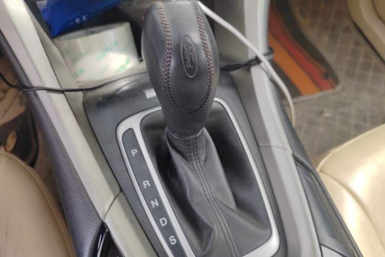 Used Ford Mondeo 2013 2.0L GTDi 200 Luxury Model Gear Lever