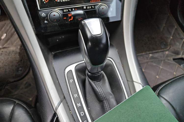 Used Ford Mondeo 2013 2.0L GTDi 200 Fashion Edition Gear Lever