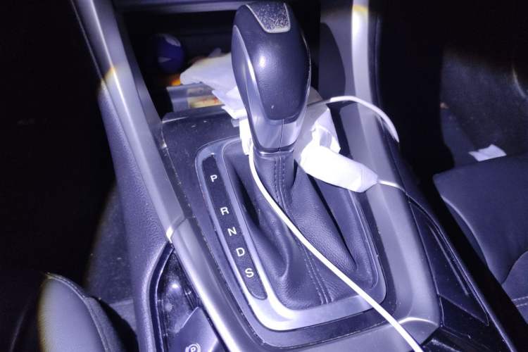 Used Ford Mondeo 2013 2.0L GTDi 200 Luxury Model Gear Lever