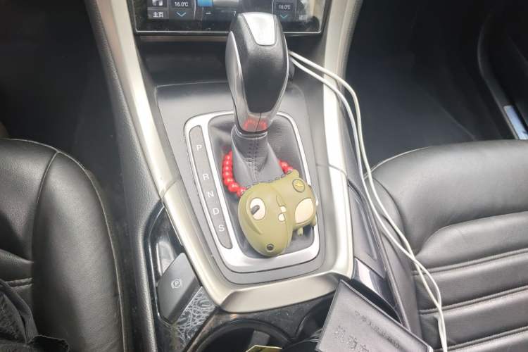 Used Ford Mondeo 2013 2.0L GTDi 200 Fashion Edition Gear Lever