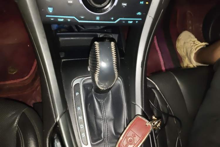 Used Ford Mondeo 2013 2.0L GTDi240 Luxury Sport Model Gear Lever