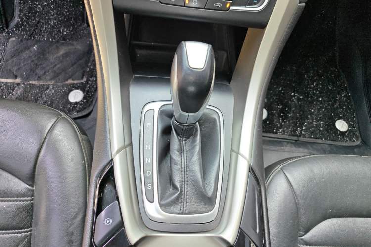 Used Ford Mondeo 2013 2.0L GTDi 200 Luxury Model Gear Lever