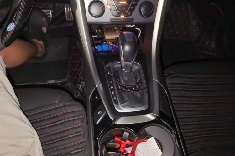 Used Ford Mondeo 2013 2.0L GTDi 200 Fashion Edition Gear Lever