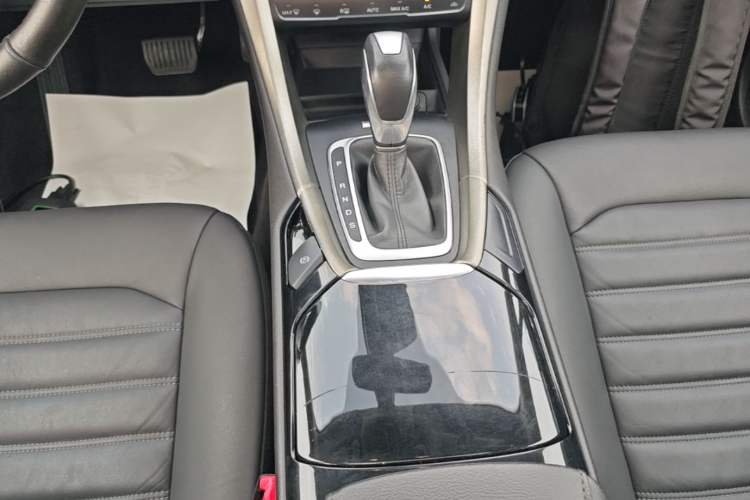 Used Ford Mondeo 2013 2.0L GTDi 200 Luxury Model Gear Lever