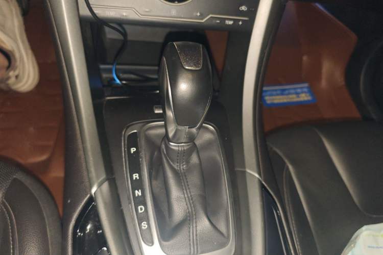 Used Ford Mondeo 2013 2.0L GTDi240 Luxury Sport Model Gear Lever