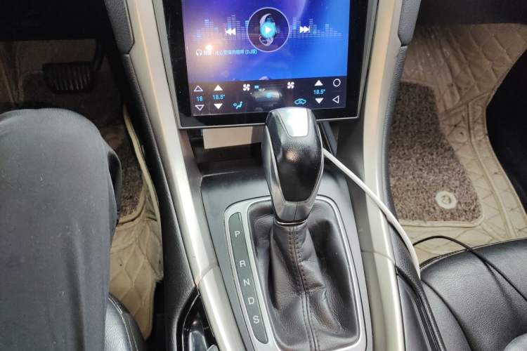 Used Ford Mondeo 2013 2.0L GTDi 200 Fashion Edition Gear Lever