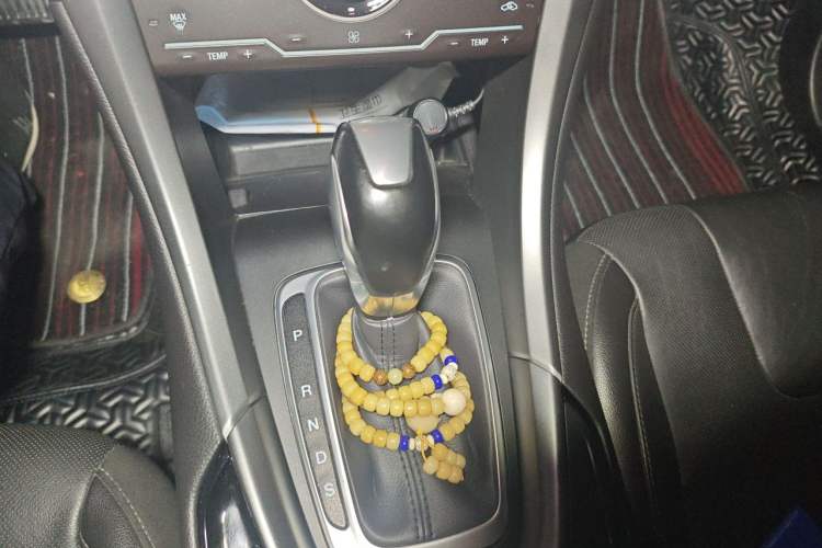 Used Ford Mondeo 2013 2.0L GTDi240 Luxury Sport Model Gear Lever