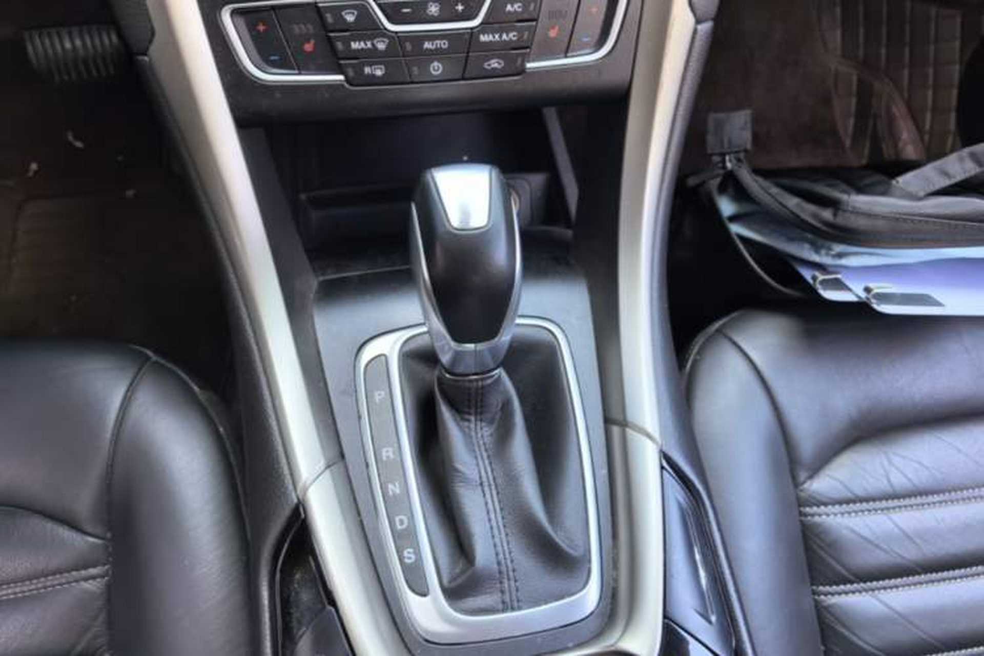 Used Ford Mondeo 2013 2.0L GTDi 200 Luxury Model Gear Lever