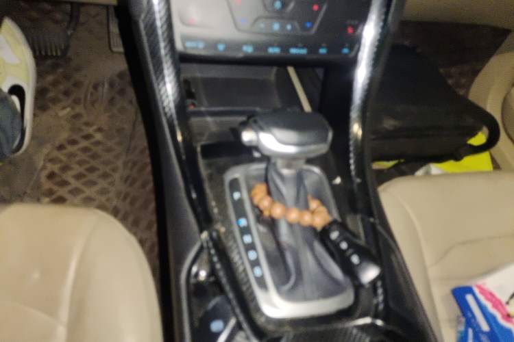 Used Ford Mondeo 2013 2.0L GTDi 200 Luxury Model Gear Lever