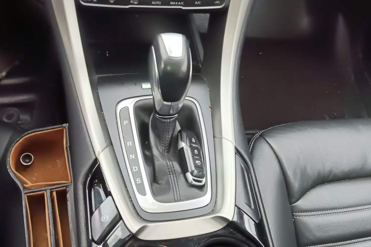 Used Ford Mondeo 2013 2.0L GTDi 200 Luxury Model Gear Lever