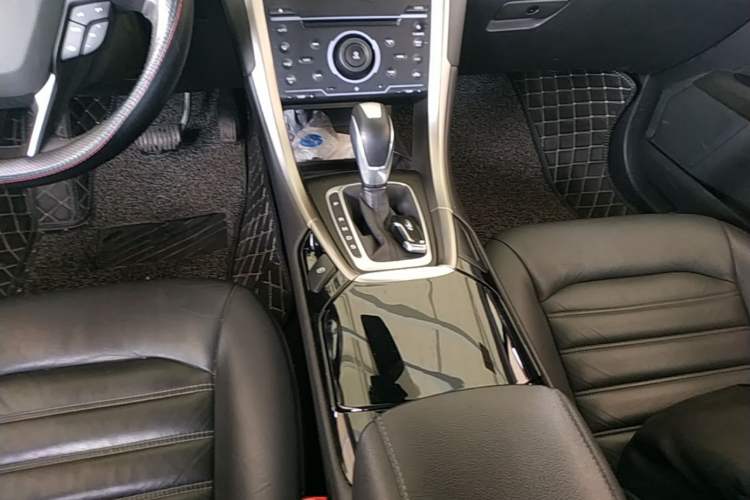 Used Ford Mondeo 2013 2.0L GTDi 200 Fashion Edition Gear Lever