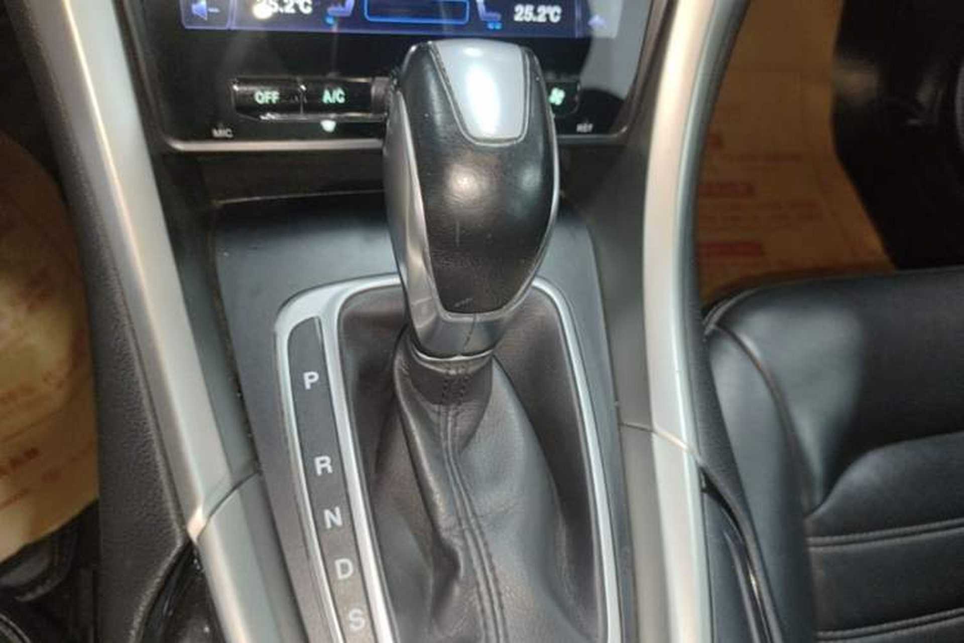 Used Ford Mondeo 2013 2.0L GTDi 200 Fashion Edition Gear Lever