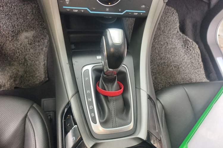 Used Ford Mondeo 2013 2.0L GTDi240 Luxury Sport Model Gear Lever