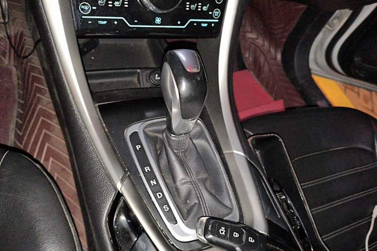 Used Ford Mondeo 2013 2.0L GTDi 200 Fashion Edition Gear Lever