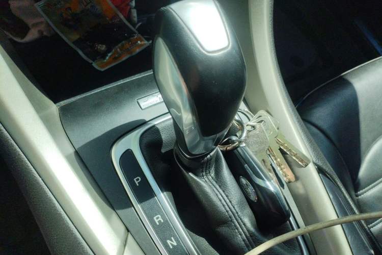 Used Ford Mondeo 2013 2.0L GTDi 200 Luxury Model Gear Lever