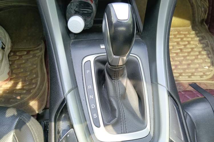 Used Ford Mondeo 2013 2.0L GTDi240 Luxury Sport Model Gear Lever