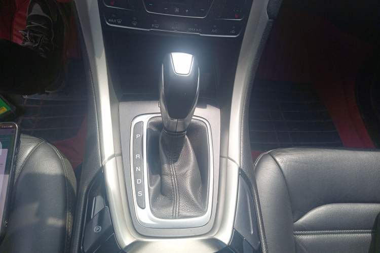 Used Ford Mondeo 2013 2.0L GTDi 200 Luxury Model Gear Lever