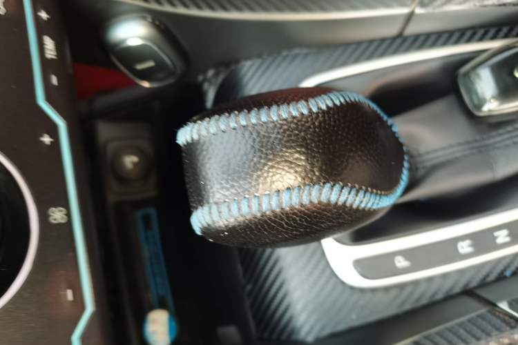 Used Ford Mondeo 2013 2.0L GTDi240 Luxury Sport Model Gear Lever