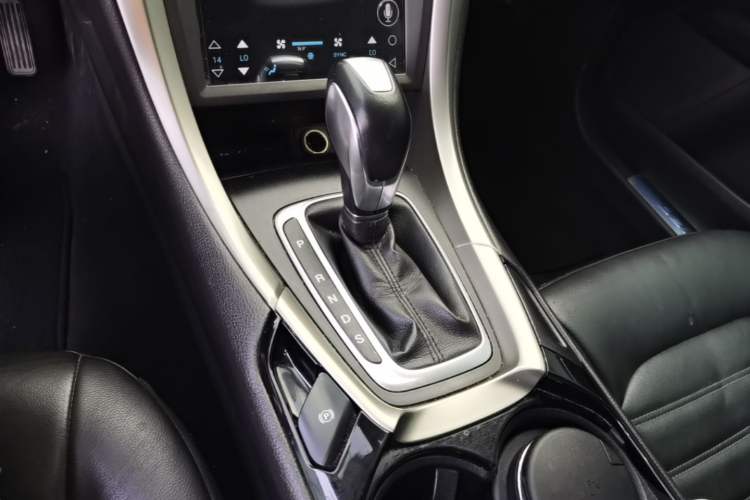 Used Ford Mondeo 2013 2.0L GTDi 200 Fashion Edition Gear Lever