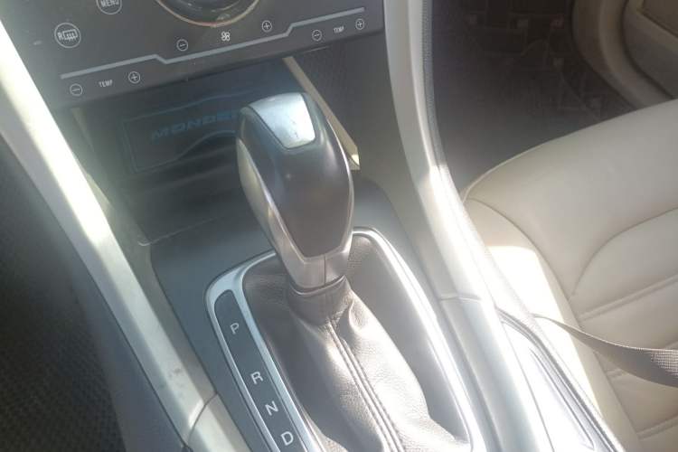 Used Ford Mondeo 2013 2.0L GTDi 200 Fashion Edition Gear Lever
