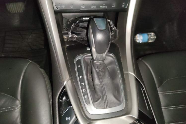 Used Ford Mondeo 2013 2.0L GTDi 200 Luxury Model Gear Lever