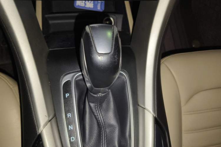 Used Ford Mondeo 2013 2.0L GTDi 200 Fashion Edition Gear Lever
