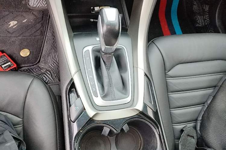 Used Ford Mondeo 2013 2.0L GTDi 200 Luxury Model Gear Lever