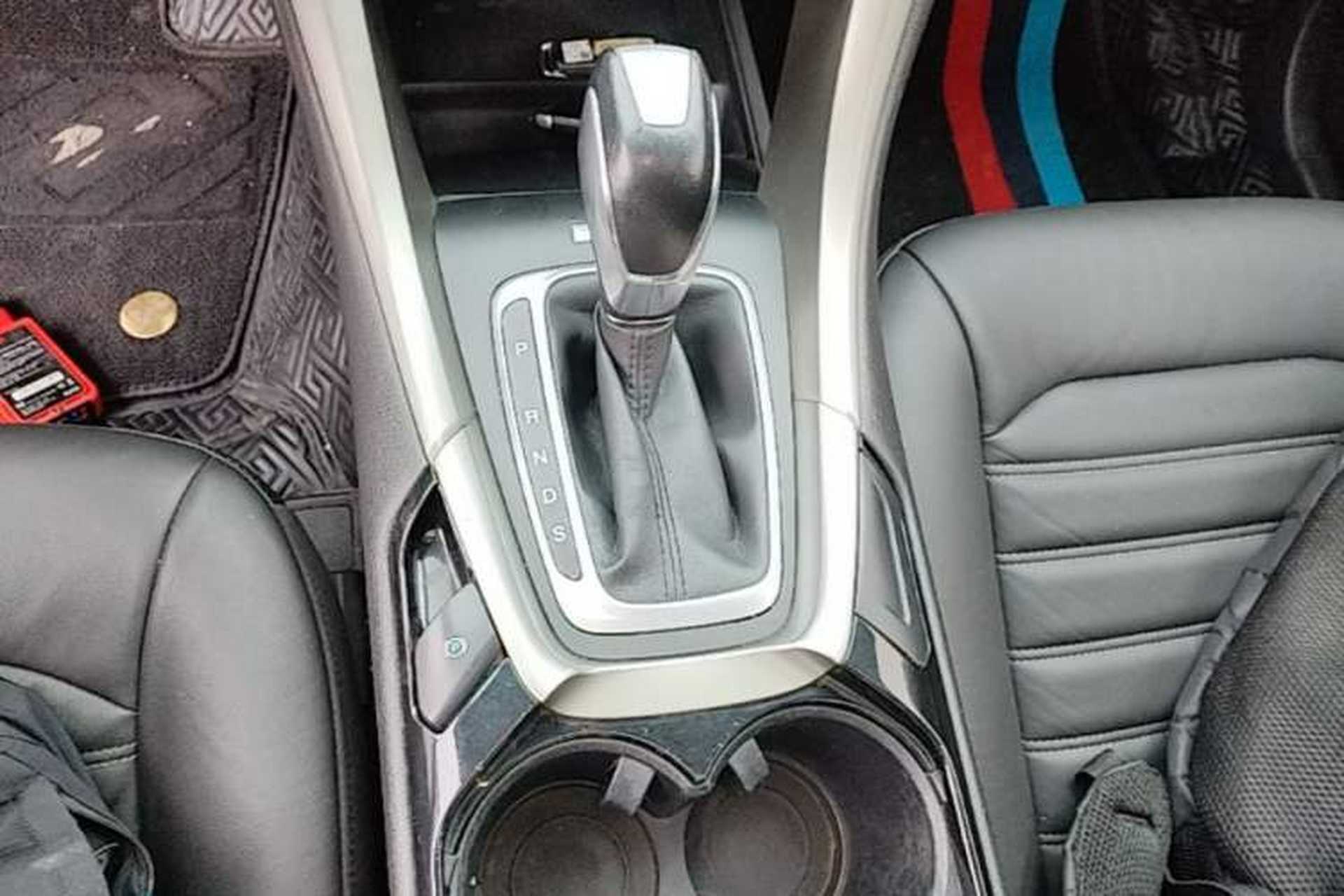 Used Ford Mondeo 2013 2.0L GTDi 200 Luxury Model Gear Lever