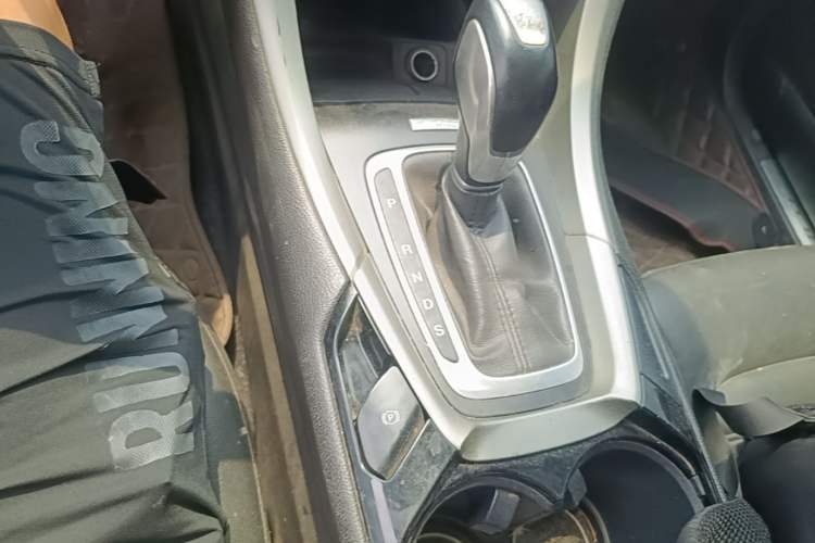 Used Ford Mondeo 2013 2.0L GTDi 200 Luxury Model Gear Lever