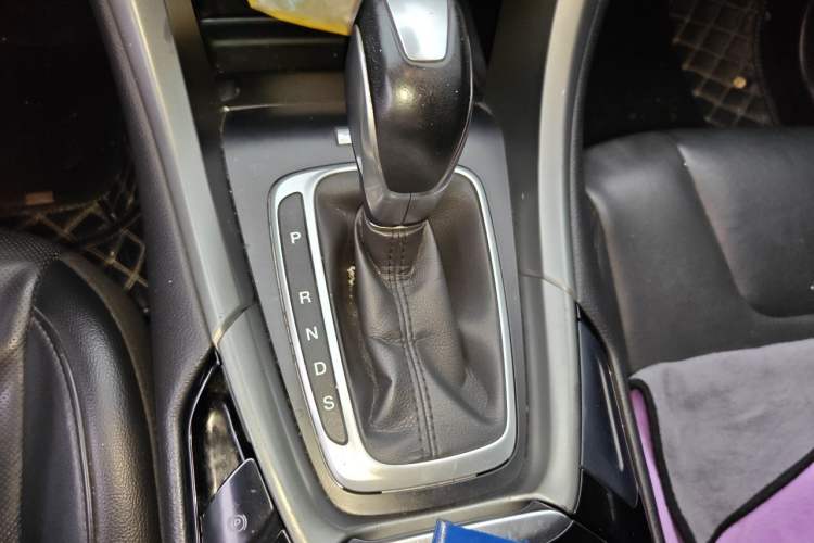 Used Ford Mondeo 2013 2.0L GTDi240 Flagship Edition Gear Lever