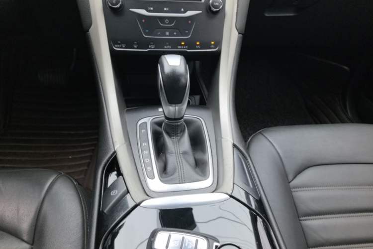 Used Ford Mondeo 2013 2.0L GTDi 200 Fashion Edition Gear Lever