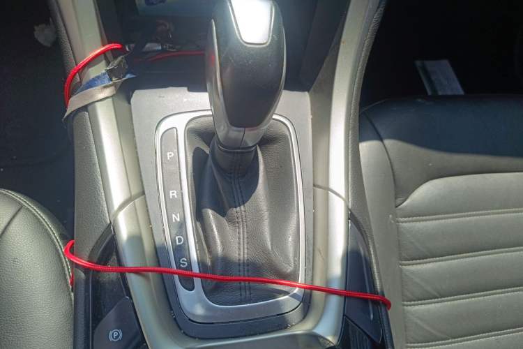 Used Ford Mondeo 2013 2.0L GTDi 200 Fashion Edition Gear Lever