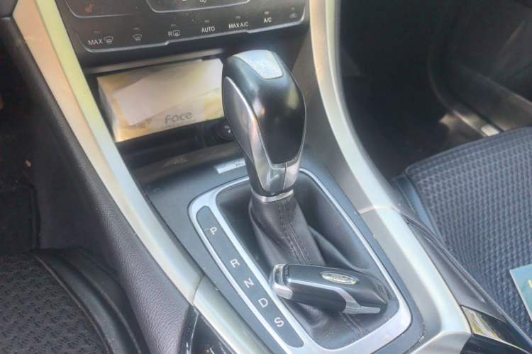 Used Ford Mondeo 2013 2.0L GTDi 200 Luxury Model Gear Lever