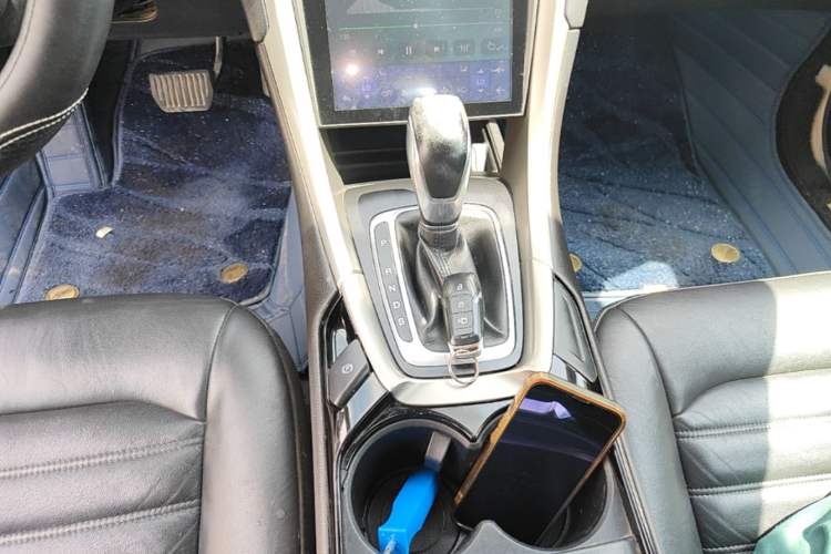 Used Ford Mondeo 2013 2.0L GTDi 200 Fashion Edition Gear Lever
