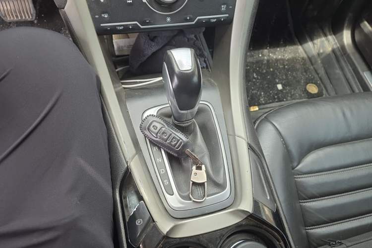 Used Ford Mondeo 2013 2.0L GTDi 200 Fashion Edition Gear Lever