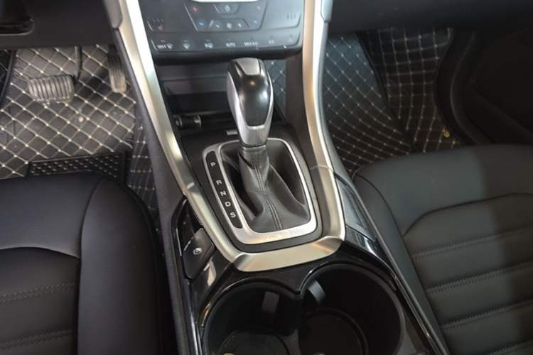 Used Ford Mondeo 2013 2.0L GTDi 200 Luxury Model Gear Lever
