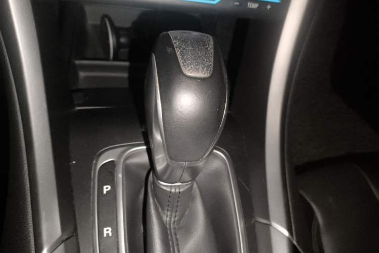Used Ford Mondeo 2013 2.0L GTDi240 Luxury Sport Model Gear Lever