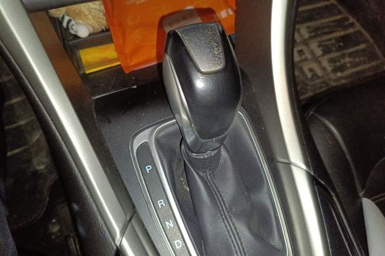 Used Ford Mondeo 2013 2.0L GTDi 200 Fashion Edition Gear Lever