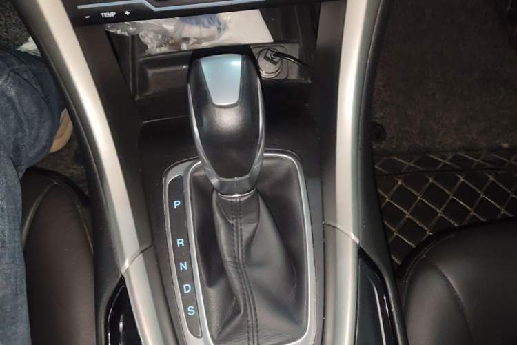 Used Ford Mondeo 2013 2.0L GTDi 200 Fashion Edition Gear Lever