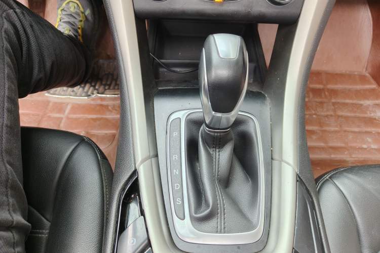 Used Ford Mondeo 2013 2.0L GTDi 200 Fashion Edition Gear Lever