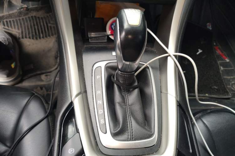 Used Ford Mondeo 2013 2.0L GTDi 200 Luxury Model Gear Lever