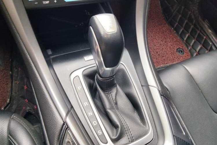 Used Ford Mondeo 2013 2.0L GTDi240 Luxury Sport Model Gear Lever