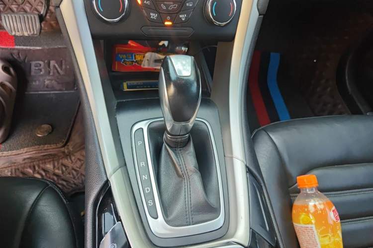 Used Ford Mondeo 2013 2.0L GTDi 200 Fashion Edition Gear Lever
