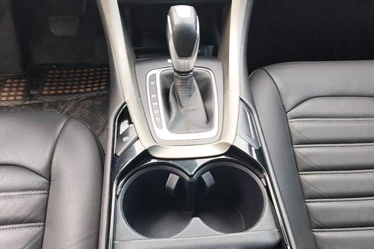 Used Ford Mondeo 2013 2.0L GTDi 200 Luxury Model Gear Lever