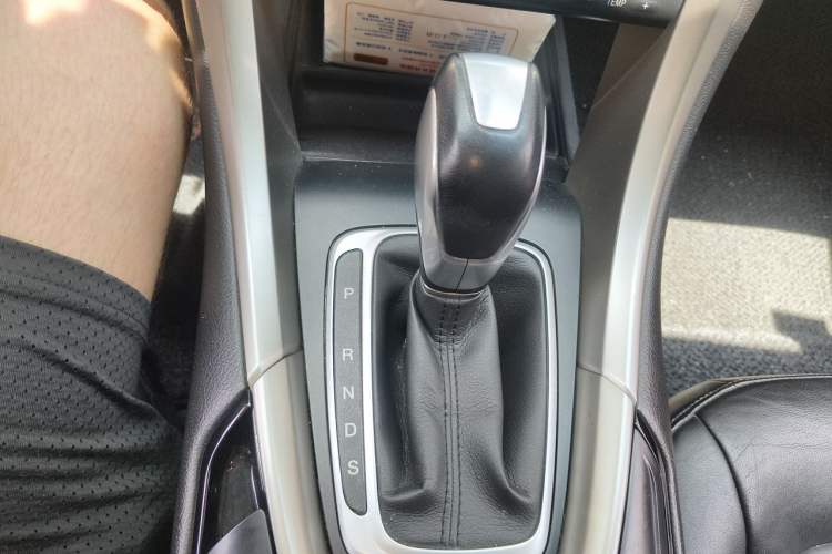 Used Ford Mondeo 2013 2.0L GTDi 200 Fashion Edition Gear Lever