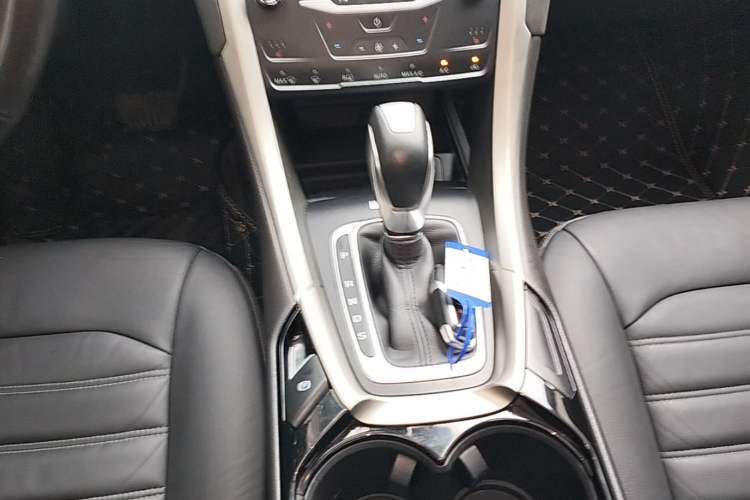 Used Ford Mondeo 2013 2.0L GTDi 200 Luxury Model Gear Lever