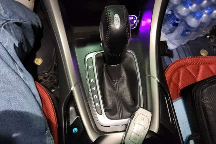 Used Ford Mondeo 2013 2.0L GTDi 200 Luxury Model Gear Lever