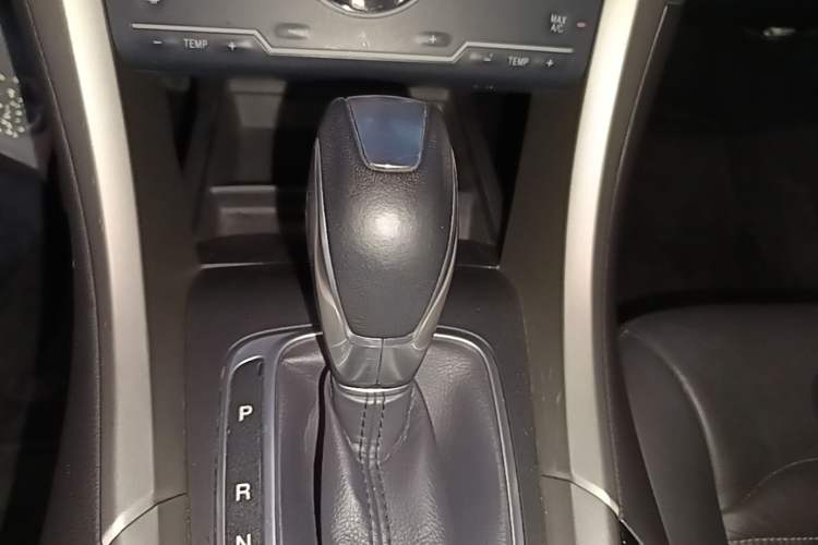 Used Ford Mondeo 2013 2.0L GTDi 200 Fashion Edition Gear Lever